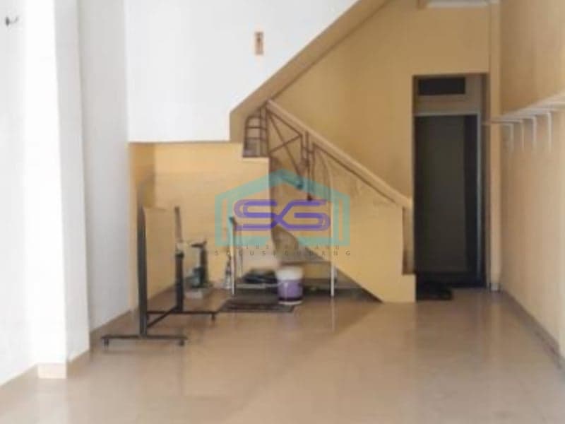 Disewakan Ruko Luas Bangunan 270 m² Lokasi di Daan Mogot Jakarta Barat