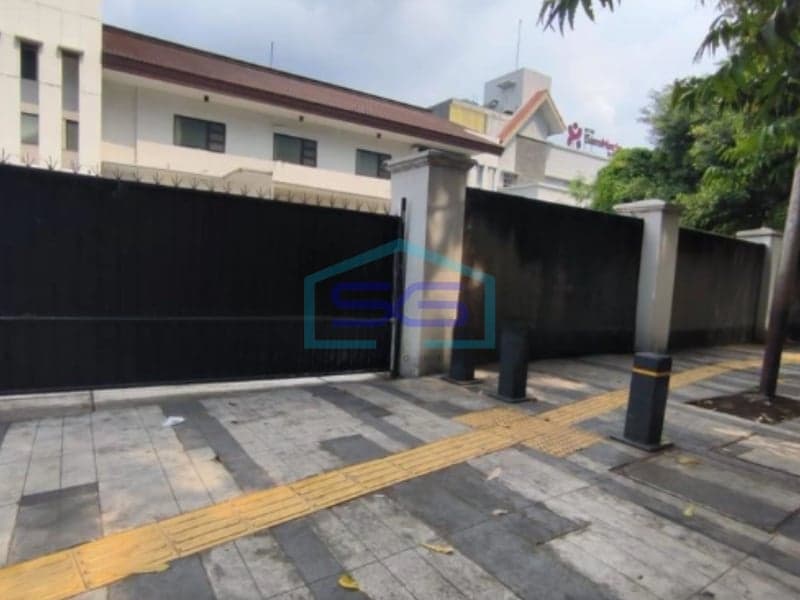 Strategic Office for Sale in Wijaya, South Jakarta, Building Area 1,850 m²