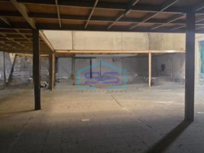 出售：无洪水仓库，占地面积702平方米，位于中爪哇省卡拉尼亚加尔