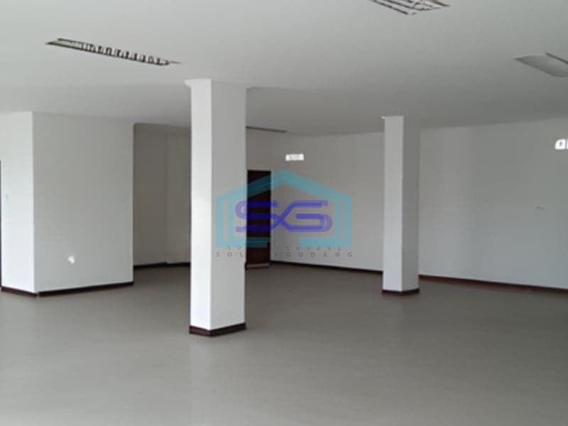 Dijual Ruko Gandeng di Jalan Besar Jakarta Barat Luas Bangunan 702m2