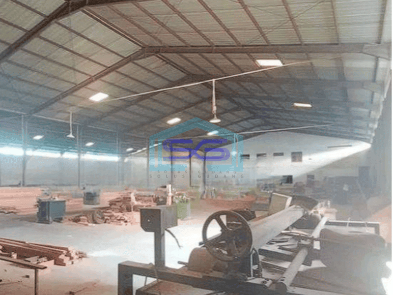 Dijual gudang besar 3000m2 di Pasar Kemis