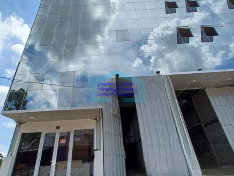 Disewakan Gudang Ada Lift Barang Luas Bangunan  687 m² di Kalideres Jakarta Barat