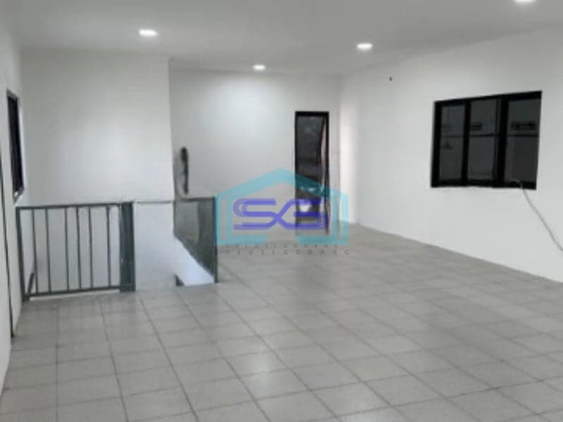 Disewakan Gudang Luas Bangunan  804 m² Lokasi Strategis di Periuk Tangerang