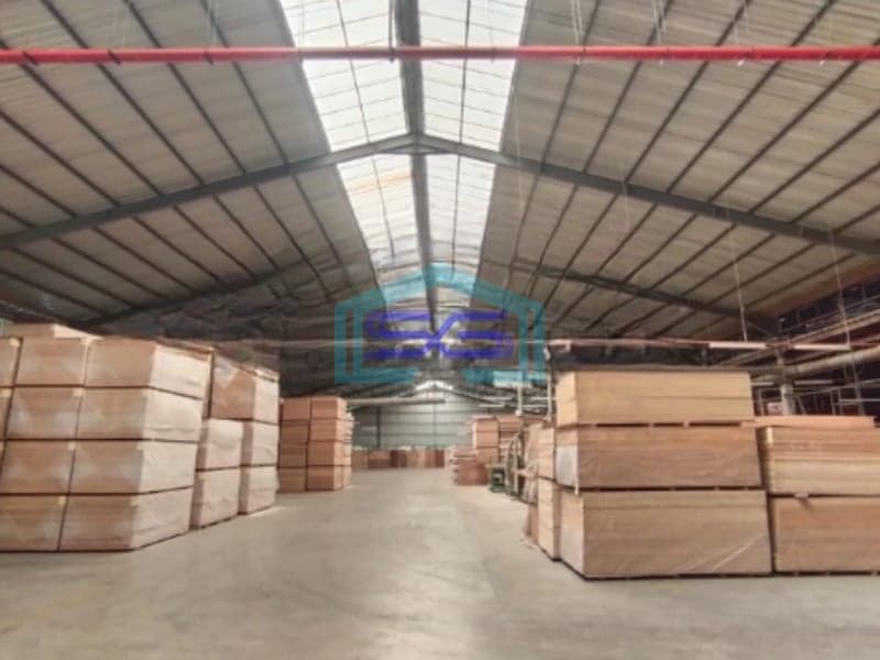Dijual Pabrik Kayu Strategis dan SIap Pakai Di Jember Luas Bangunan  23604 m²