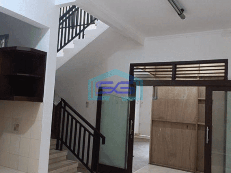 Disewakan Ruko 2 lantai Strategis Di Sayap Karapitan Bandung Kota LB 160m2
