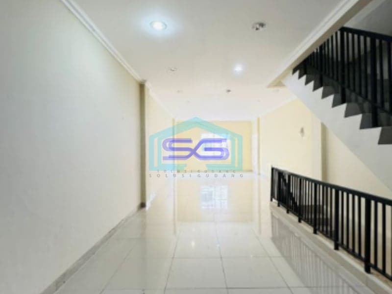 Disewakan Ruko di Jakarta Barat Bangunan 3,5 Lantai LB 250m2