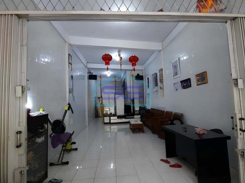 Strategic Shophouse for Sale in Jelambar West Jakarta Land Area 68 m²