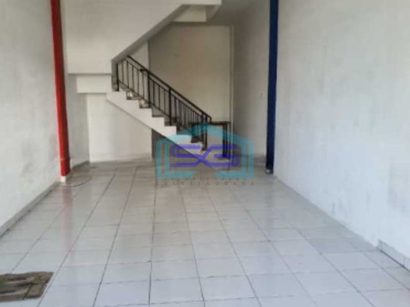 Di Sewakan Ruko Daerah Komersil Pondok Ranji Tangerang Selatan Luas Bangunan  180 m²