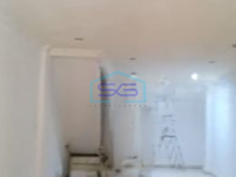 For Rent: Spacious 240 m² Building Area, Good Condition Shophouse in West Jakarta