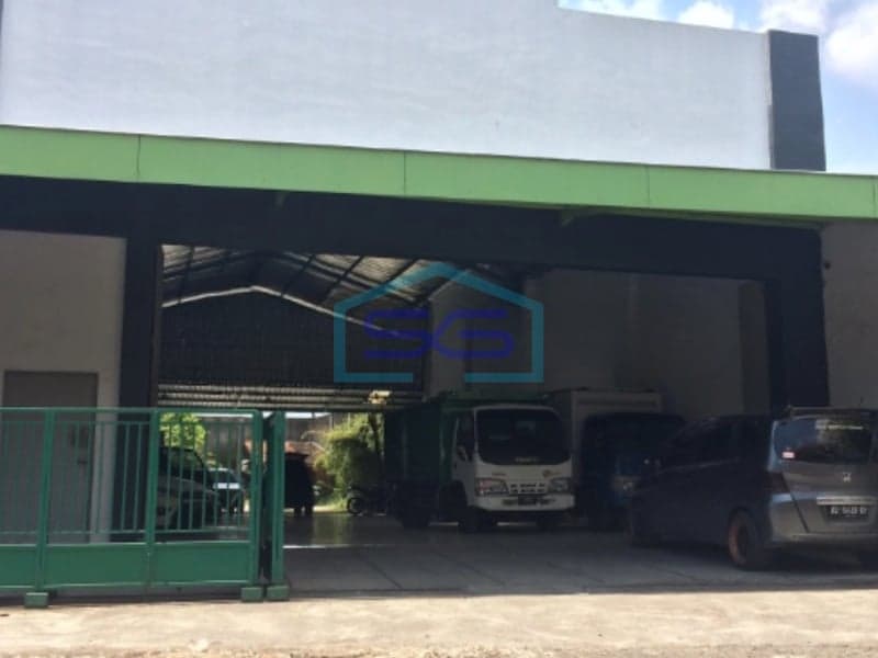 Dijual Ruang Usaha Ex Showroom Ada Gudang Siap Pakai di Jebres Solo Jawa Tengah LT 1350m2