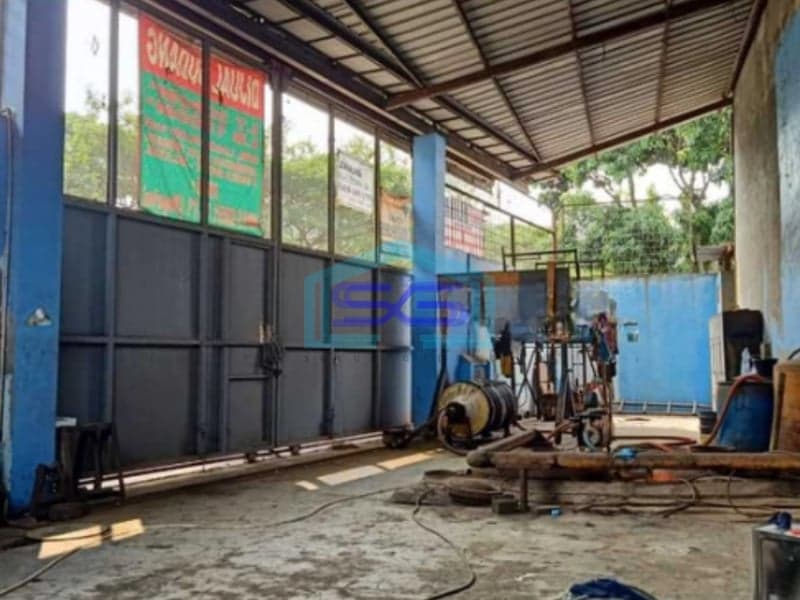 Dijual Pabrik Bubut Bonus Hoist 5ton di Teluk Naga Tangerang LB 1500m2