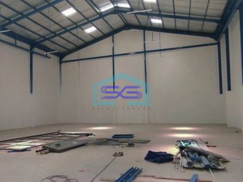 Disewakan Gudang Ada Kantor Akses Container di Cipondoh Tangerang Luas Bangunan 650 m²