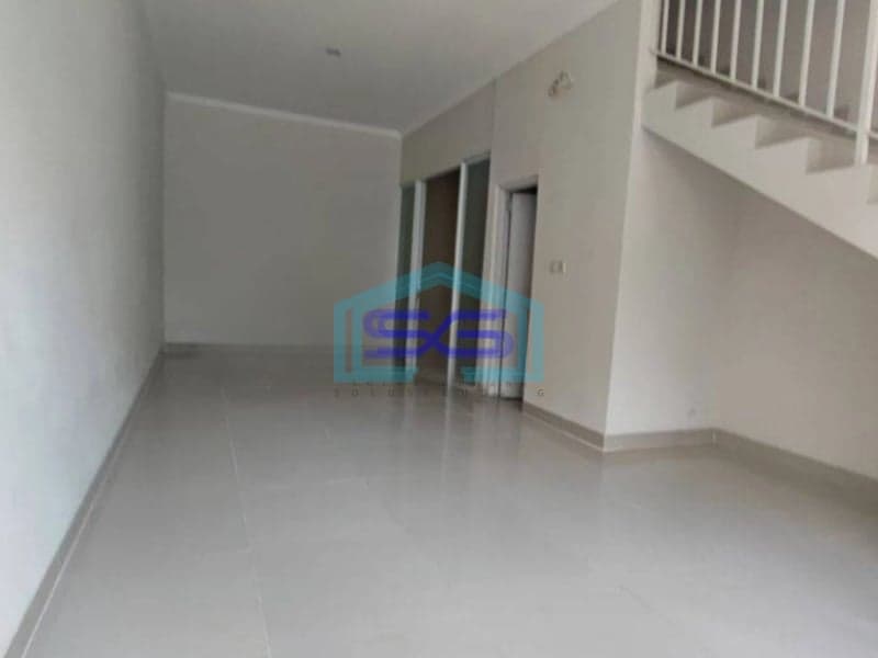Disewakan Ruko baru di dekat green lake city magnolia park Tangerang 2 lantai
