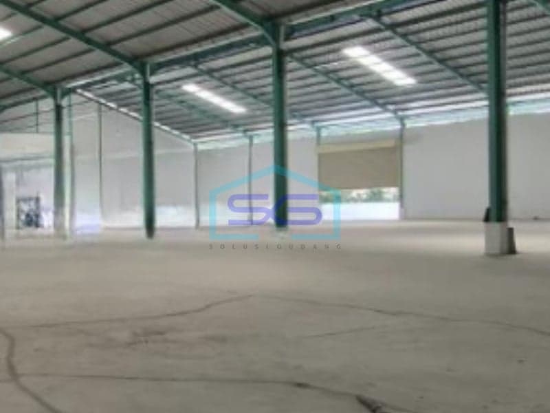 出售：占地2900平方米宽敞仓库，无洪水，位于西爪哇省茂物