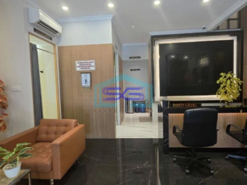 Dijual Ruko Ddengan Interior Terbaik dan Termewah di Pusat Pertokoan dan Perkantoran Solo Baru LB 200m2