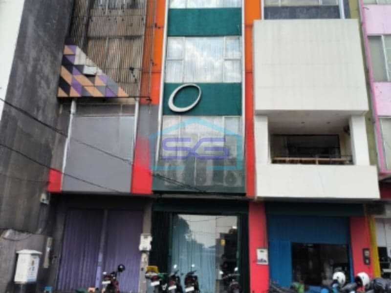 For Sale: Strategic and Ready-to-Use Shophouse in East Jakarta, Building Area 333 m²