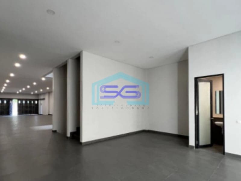 Disewakan Ruko Baru Dan Bagus Sekali 3,5 Lantai Di Otista Bandung LB 740m2
