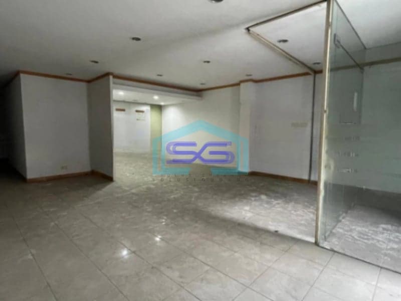 Disewakan Ruko 3 Lantai Kawasan Niaga Di Pasar Legi Banjarsari Solo LB 300m2