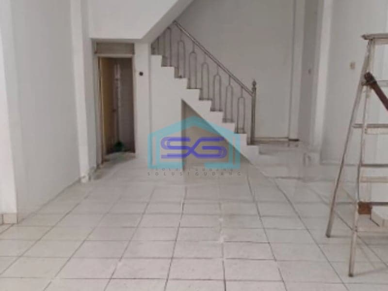 Disewakan Ruko Luas Bangunan 100 m² Lokasi Pinggir Jalan Jelambar Jakarta Barat
