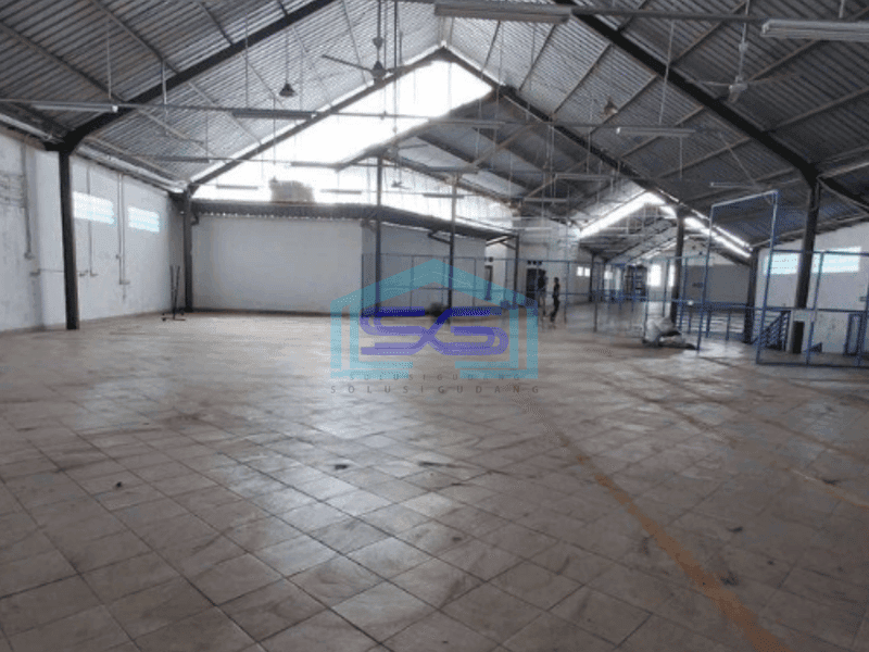 Disewakan gedung mezanine 2 lantai dan lift di Seminyak Bali