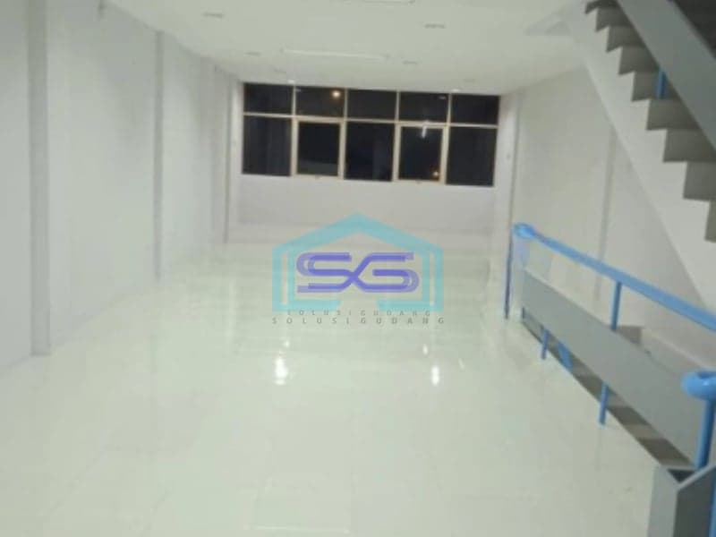 Dijual Ruko Sudah Renovasi SHM Luas Bangunan 250m2 Terdiri 3,5 Lantai di Jakarta Barat