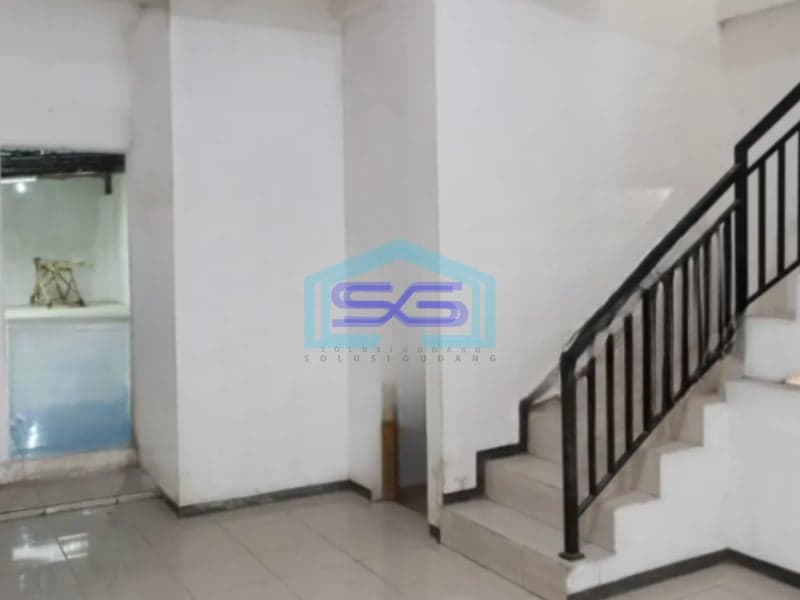 Disewakan Ruko 3 Lantai Luas Tanah 177 m² Lokasi Blimbing Malang