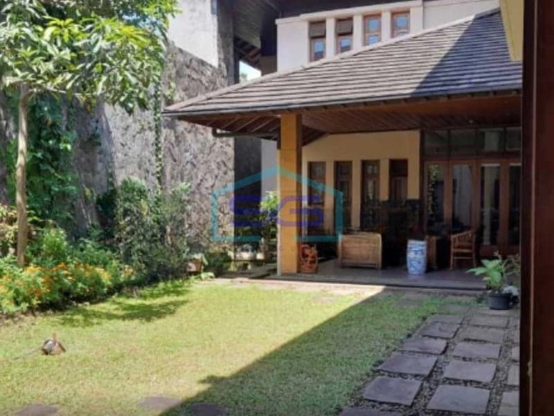 Dijual Ruko Daerah Strategis dan Murah di Dago Mainroad, Bandung LB 650 m²