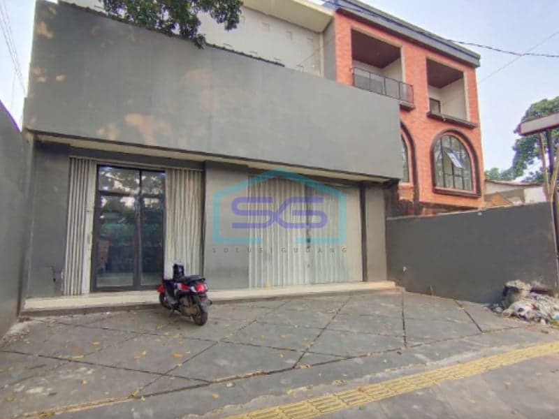 出售：路边商铺，建筑面积200平方米，位于Tangerang的Angrek Loka BSD
