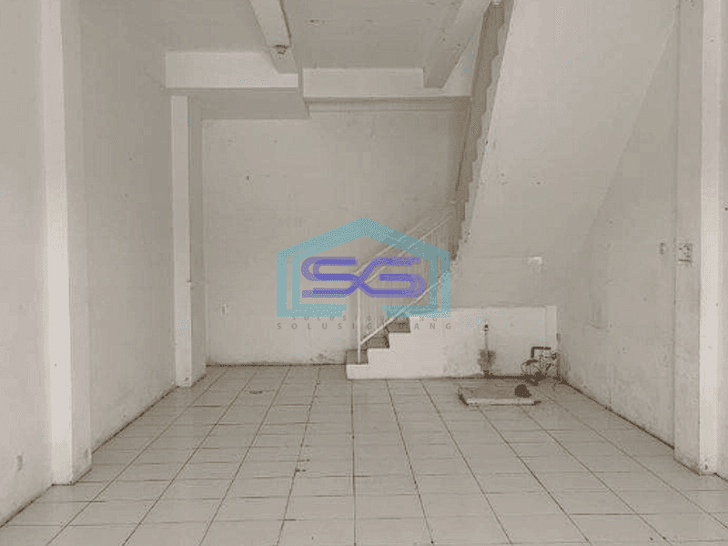 Disewakan Ruko Wiyung Surabaya 3 Lantai LB 150m2