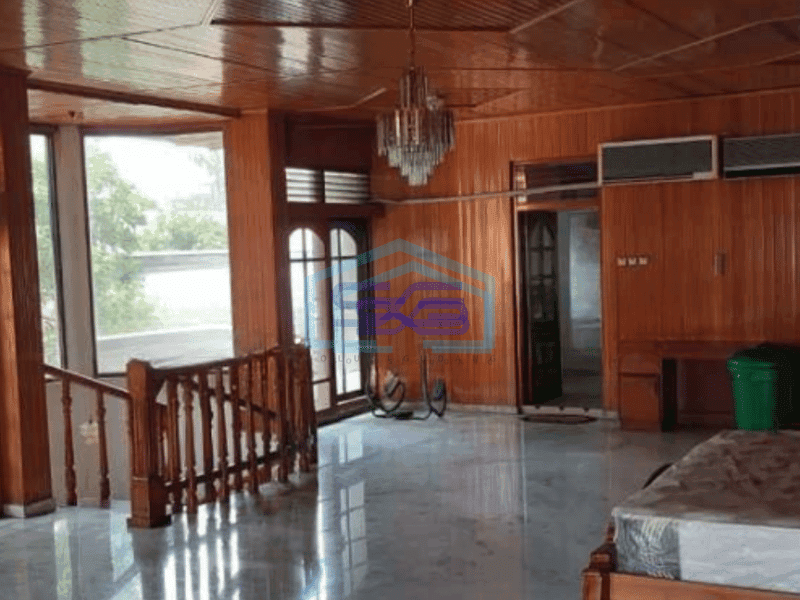 Dijual Ruang Usaha Bangunan Komersial Surabaya Pusat Luas Bangunan 881 m²