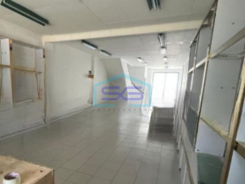 For Rent Spacious Shophouse Building 360 sqm Located in North Jakarta