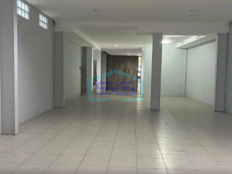 For Rent Ready-to-Use and Good Condition Shophouse on Jl AR Saleh, Bandung City, Building Area 400 m²