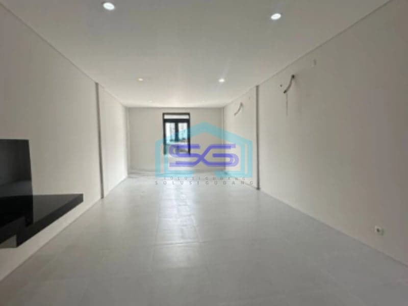 Disewakan Ruko 3 Lantai Luas Bangunan 204 m² Lokasi di Wiyung Surabaya