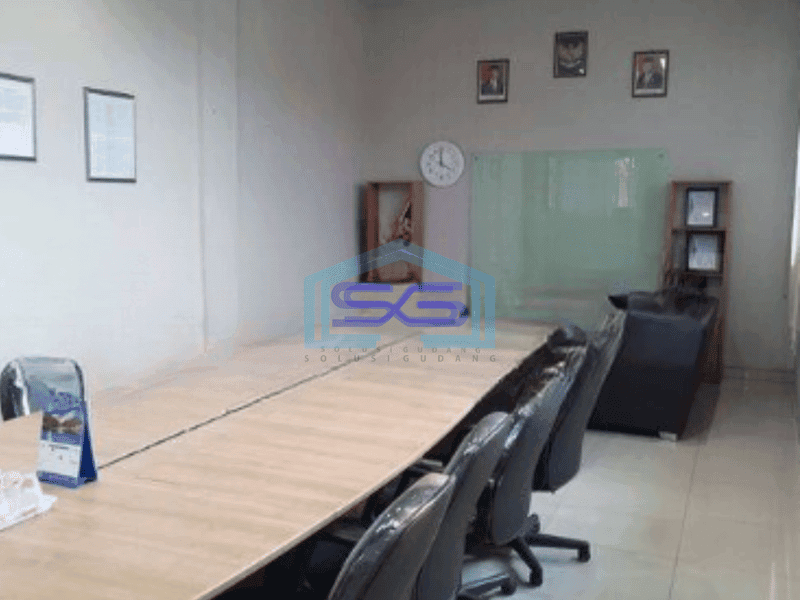Dijual Cepat PabrikSiap Huni Luas Bangunan  1000 m² di Karawang Barat