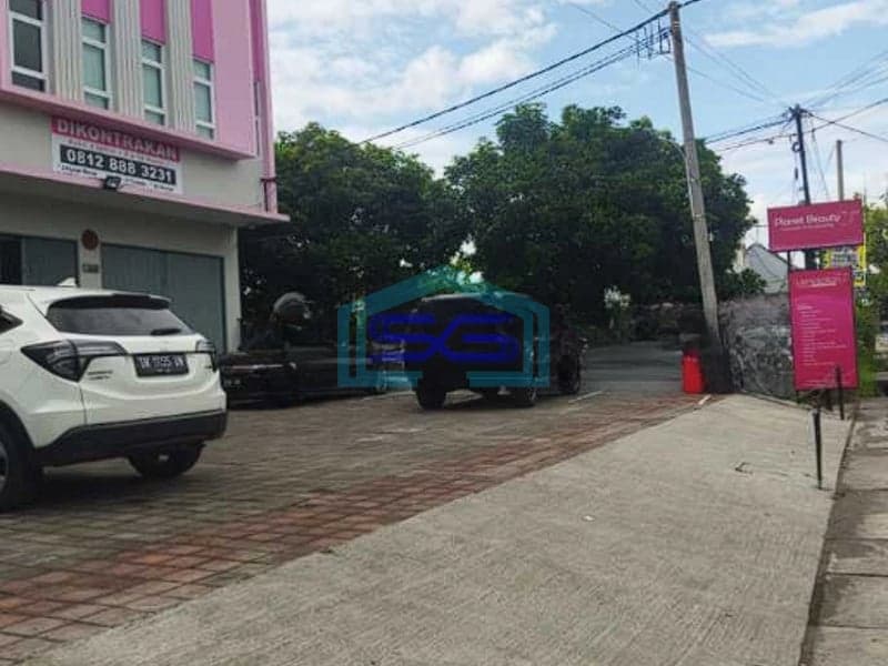 Disewakan Ruko Gandeng 3 Lantai Semi Furnished di Denpasar Bali LB 400m2