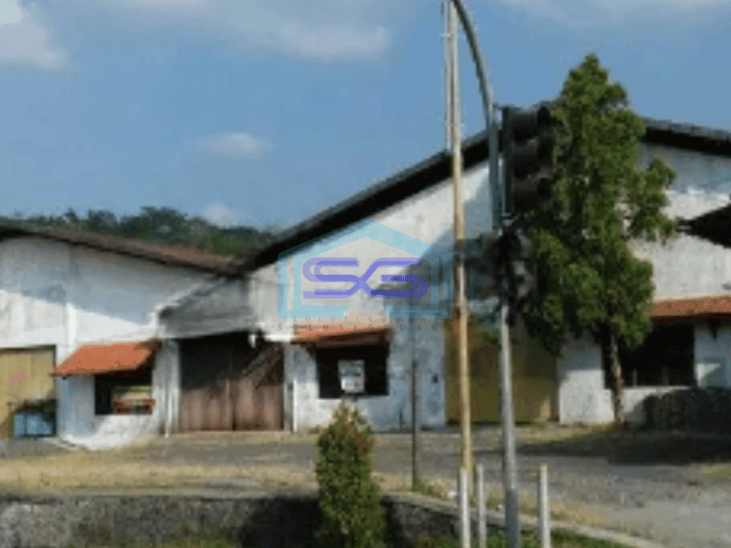 Disewakan Gudang Besar Parkiran Luas di Daerah Semarang LT 9000m2