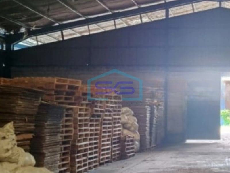 出租仓库，无洪水，占地8000平方米，位于坦格朗市