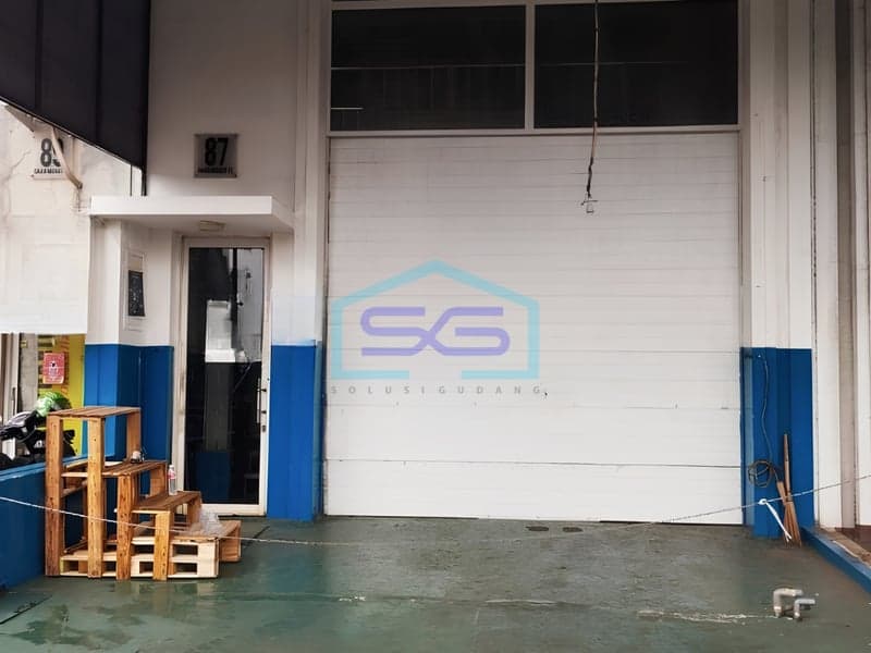 达安莫戈特西雅加达3层翻新仓库出售，占地面积120平方米