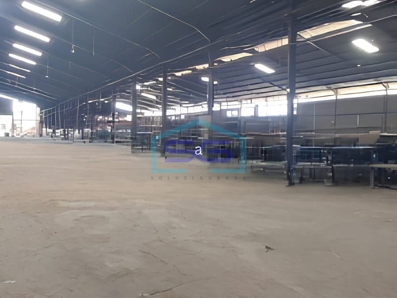 Cheap Warehouse for Rent with Container Access in Industrial Area, Cileungsi, Bogor, Building Area 2,500 m²