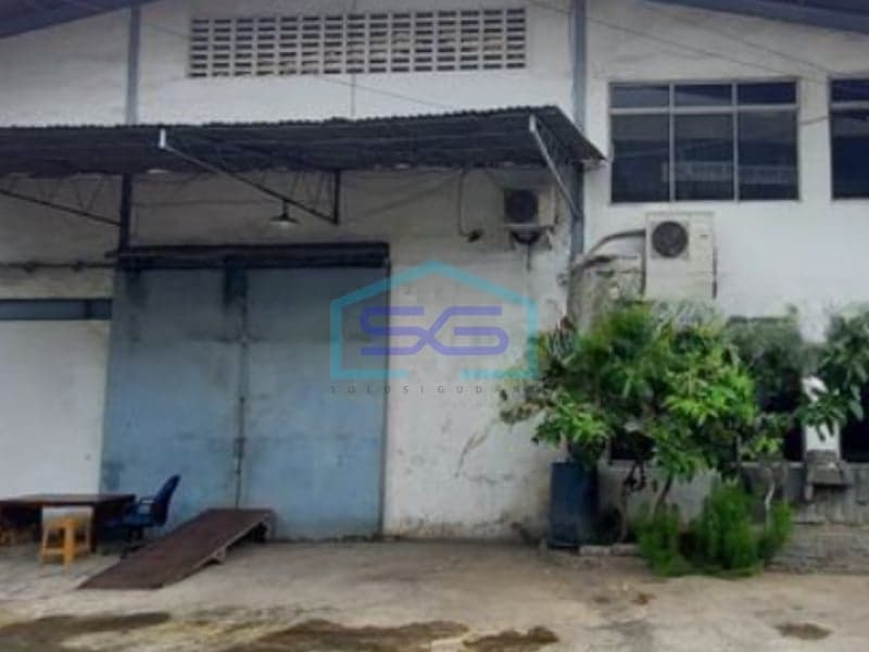 Warehouse for Sale 3080 sqm Land Area Strategic Location in Kamal North Jakarta