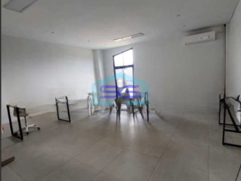Dijual Gudang Akses Container 40 Feet Luas Bangunan 450 m² Lokasi Teluk Naga Tangerang