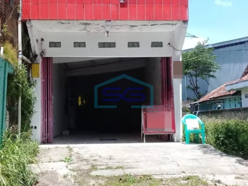 万隆西爪哇地区便宜店屋（前诊所）出售，建筑面积350平方米