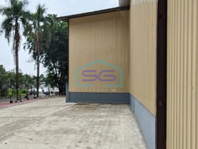 Disewakan Gudang Luas & Strategis Dekat Tol Kebon Jeruk, Jakarta Barat LB 870m2