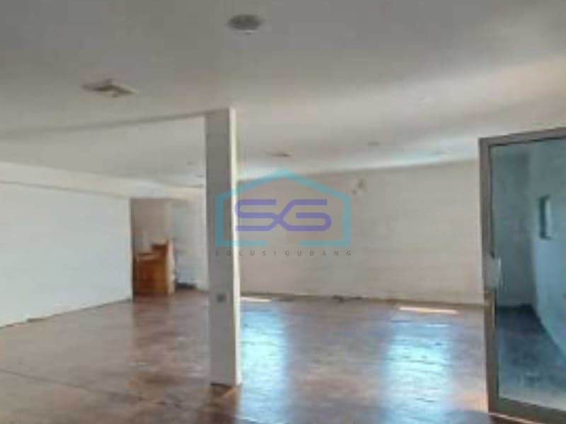 For Rent Spacious Shophouse Building Area 480 sqm Located in Taman Palem West Jakarta