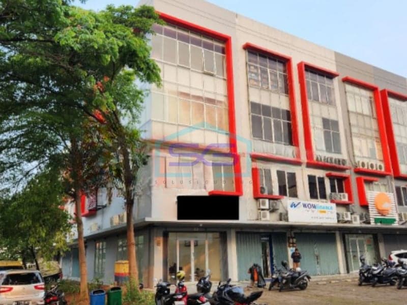 For Sale Cheap and Strategic Shophouse in West Jakarta, Building Area 283 m²