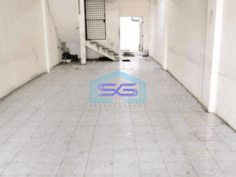 Disewakan Ruko Lokasi Strategis di Jalan Raya Bandengan Jakarta Utara Luas Tanah 108 m²