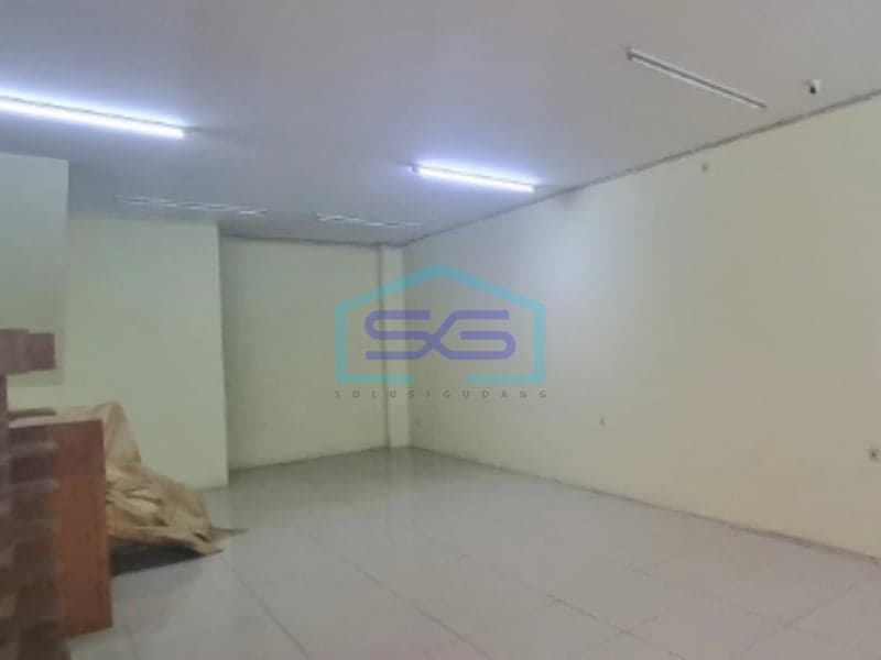 出售：战略性店屋，建筑面积183平方米，位于西爪哇省万隆