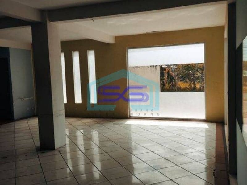 Gedung Disewakan Dengan Akses Parkir Luas di Padangsambian