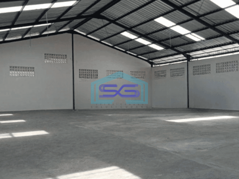 Disewakan Gudang Murah Luas Bangunan 3000 m² Lokasi Strategis di Pinggir Jalan Raya Narogong Bekasi