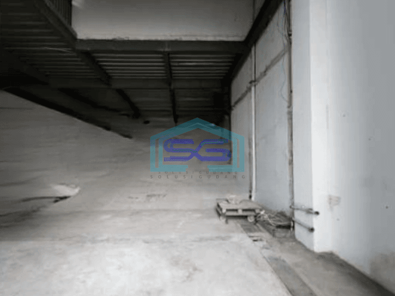 Disewakan Gudang Ada Kantor dan Lift Barang Luas Bangunan 600 m² di Pantai Indah Kapuk Jakarta Utara